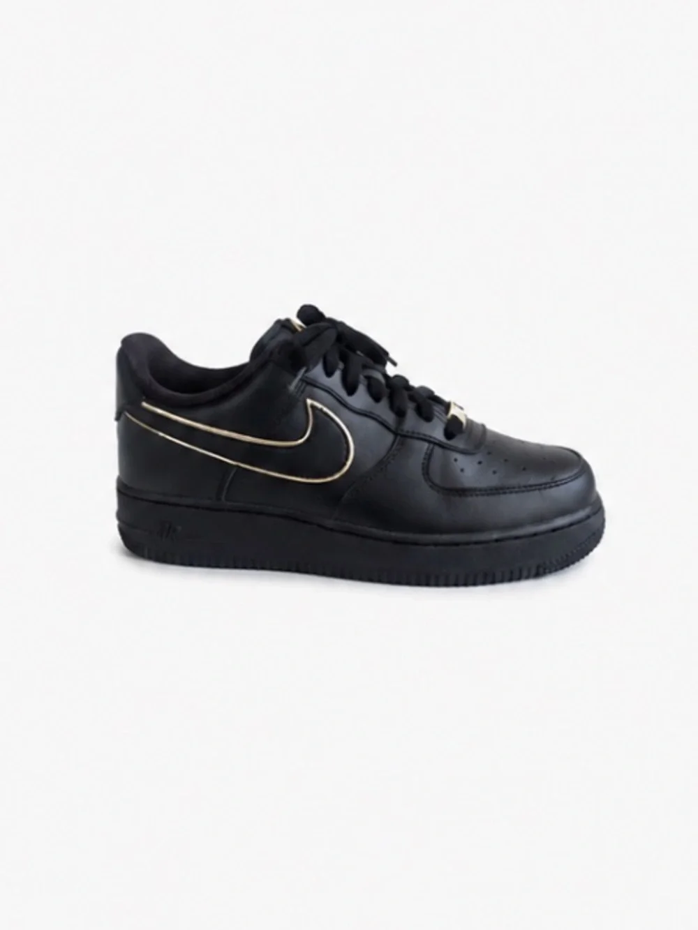 Nike Air Force 1 '07 Essential Black With Gold Piping Women’s Size 8. 5 EUC!